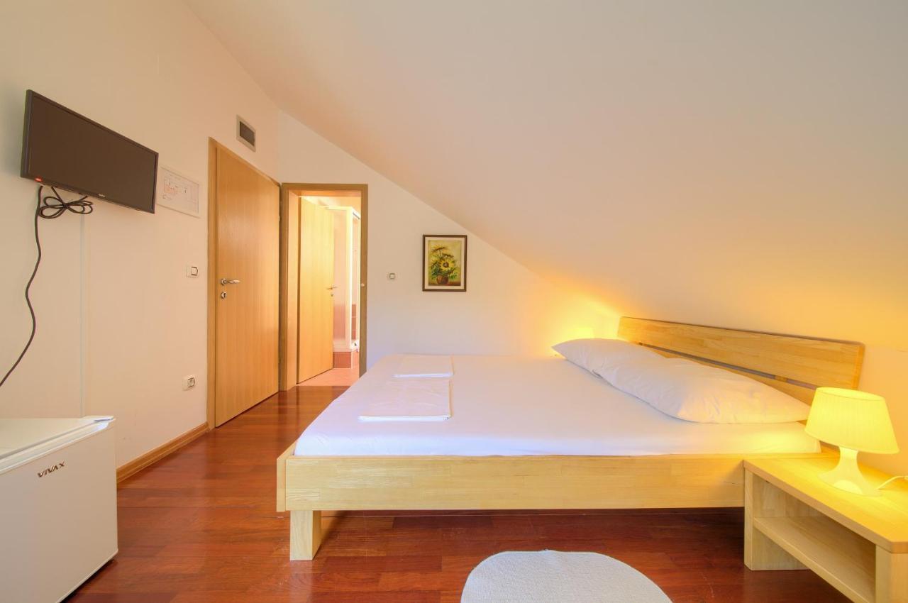 プナト Bed&Breakfast Lucija Bed & Breakfast エクステリア 写真