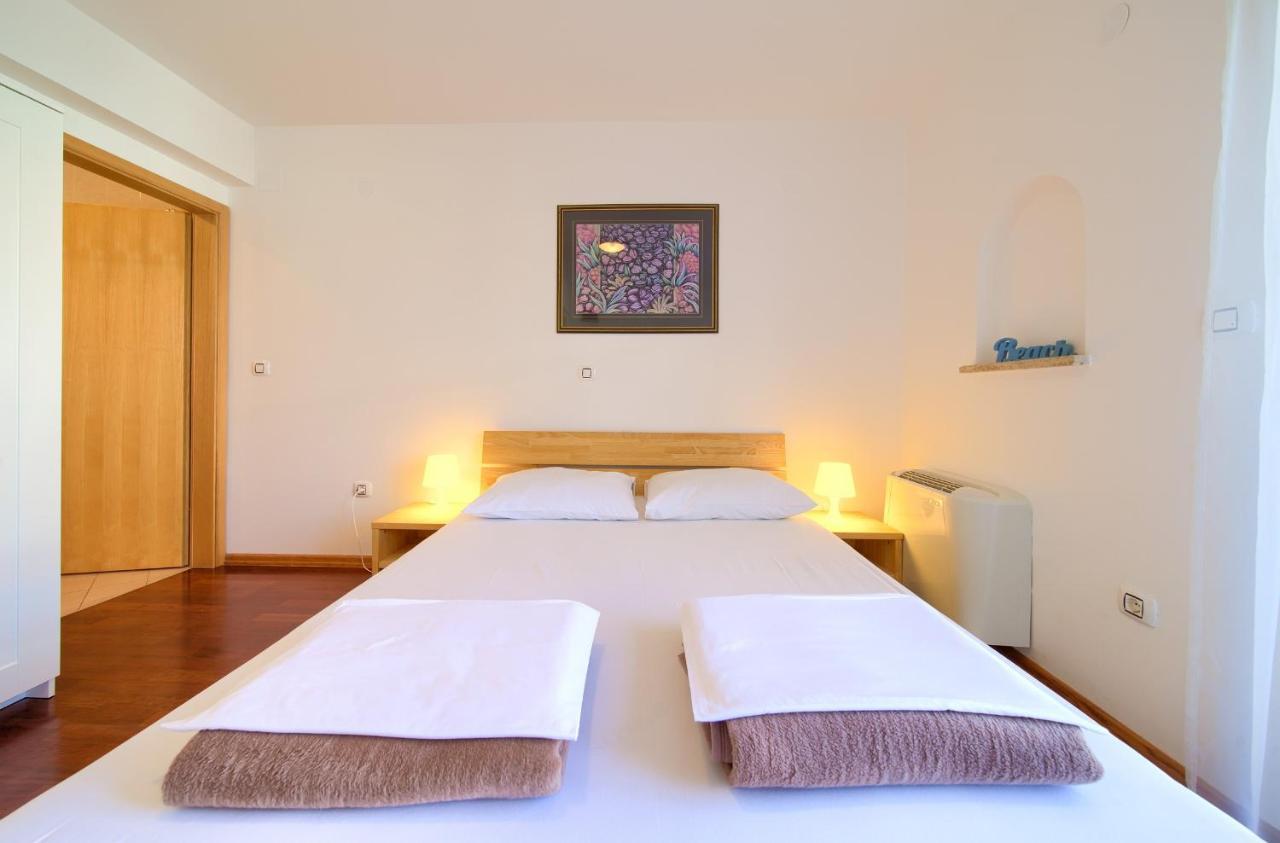 プナト Bed&Breakfast Lucija Bed & Breakfast エクステリア 写真