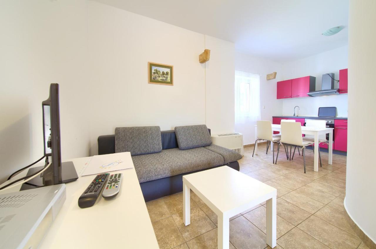 プナト Bed&Breakfast Lucija Bed & Breakfast エクステリア 写真
