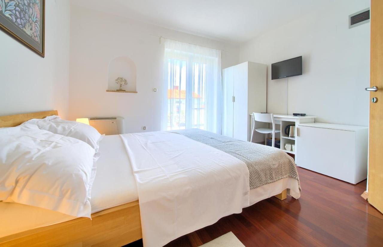 プナト Bed&Breakfast Lucija Bed & Breakfast エクステリア 写真