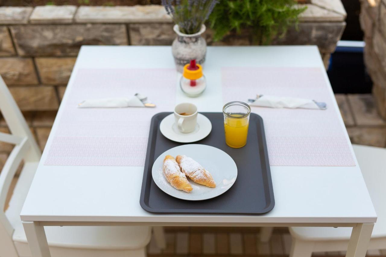 プナト Bed&Breakfast Lucija Bed & Breakfast エクステリア 写真