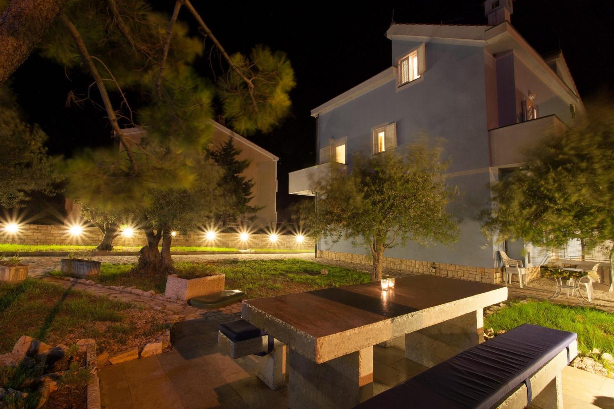 プナト Bed&Breakfast Lucija Bed & Breakfast エクステリア 写真