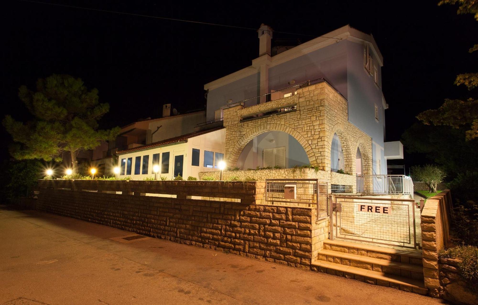 プナト Bed&Breakfast Lucija Bed & Breakfast エクステリア 写真